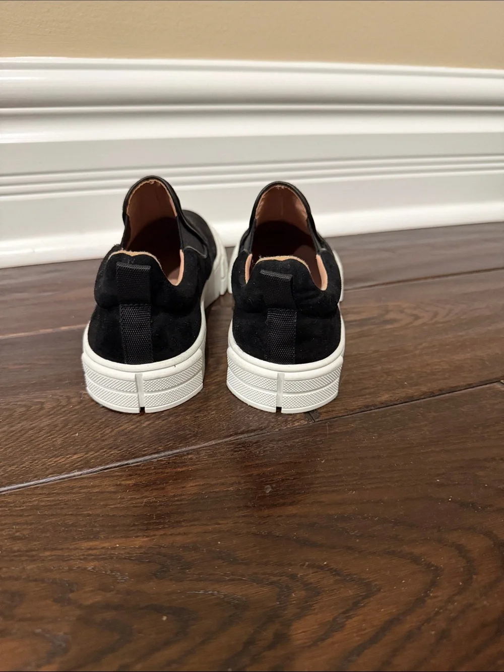 Paolo sleek black